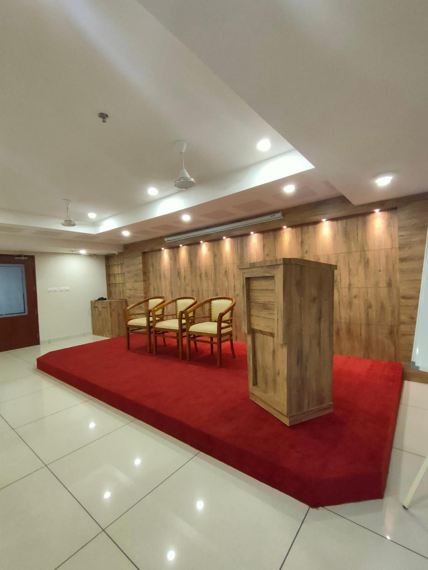 Lumbini Supreme Hotel Thrissur Exterior photo